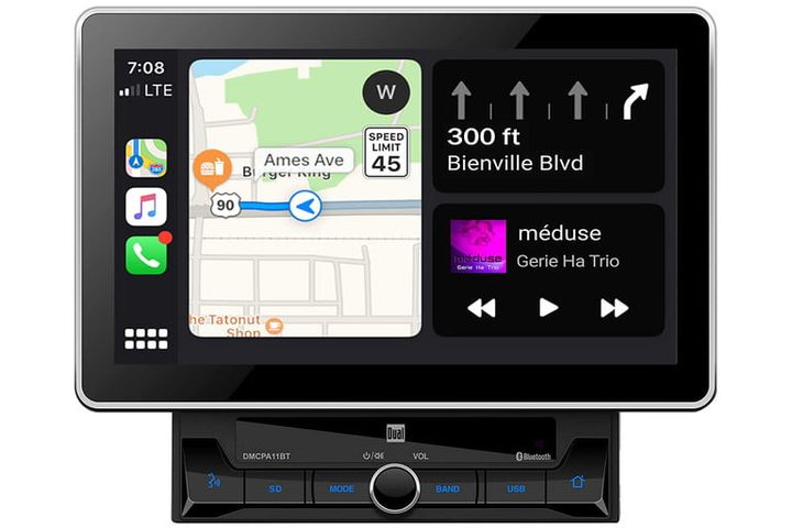 ispositivo Dual Electronics DMCPA11BT que muestra en la pantalla un mapa de navegación y los datos de reproducción de música
