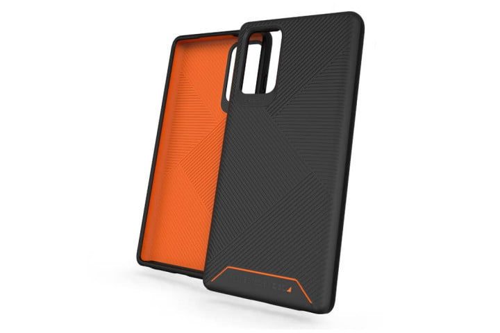 La foto muestra una funda de teléfono de material duro en color negro y naranja de Gear4