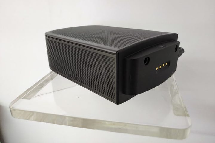 Demostración de la barra de sonido JBL Bar 9.1 en el piso de exhibición, para aprender todo sobre WiSA