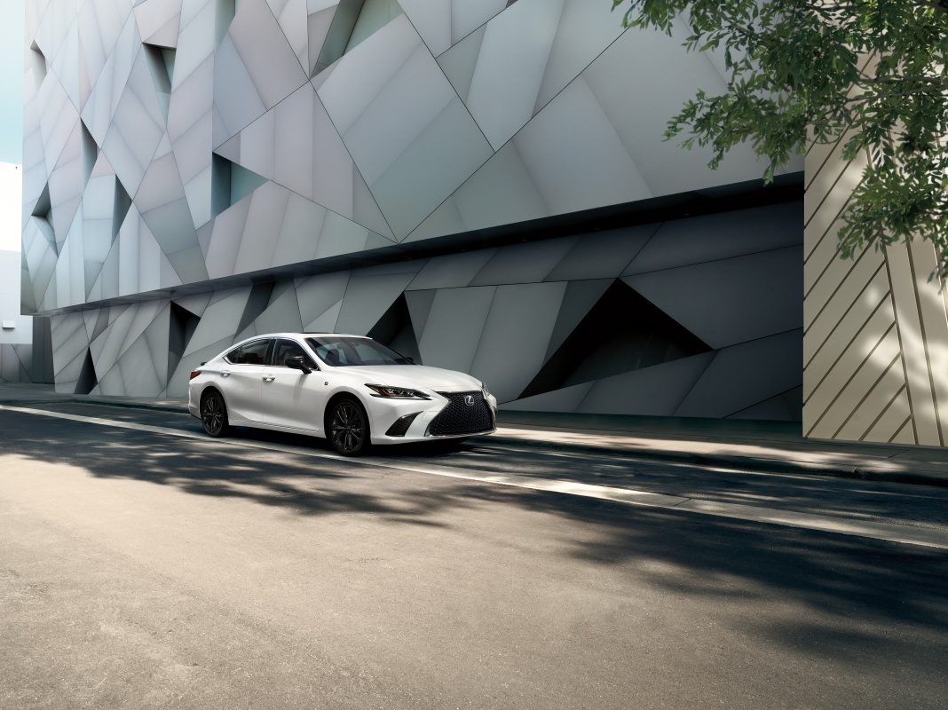 lexus versi hyperfocal  0