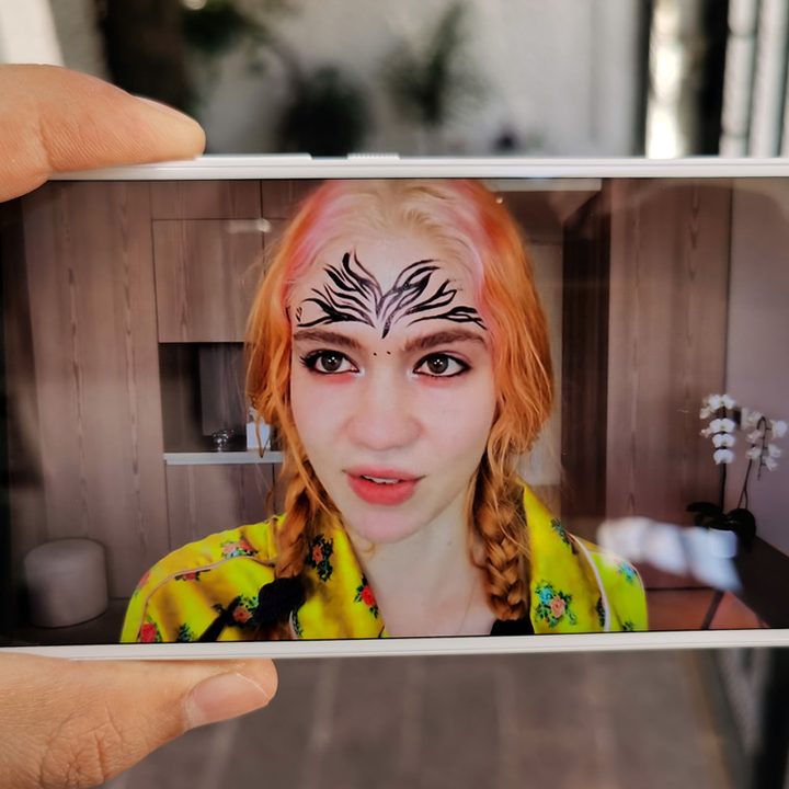 Motorola One Fusion Plus reproduciendo un video