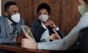 COVID-19: AstraZeneca inicia ensayo en humanos de su fórmula