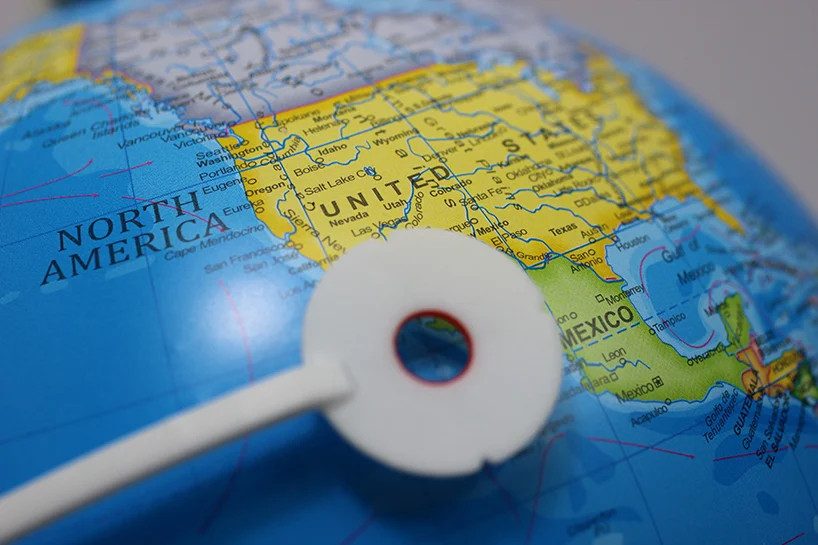 globo terraqueo sintoniza radios mundo radioglobe spin to search world web radio designboom 003