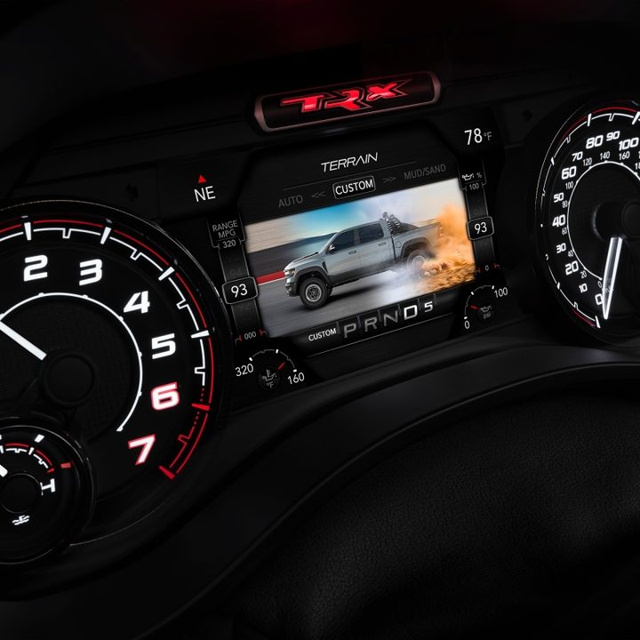 ram lanzamiento camioneta trx 2021 1500 custom terrain screen