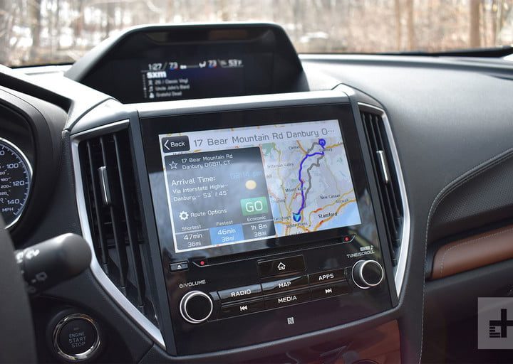Pantalla de infoentretenimiento de un Subaru Forester para comparar Toyota RAV4 vs. Subaru Forester