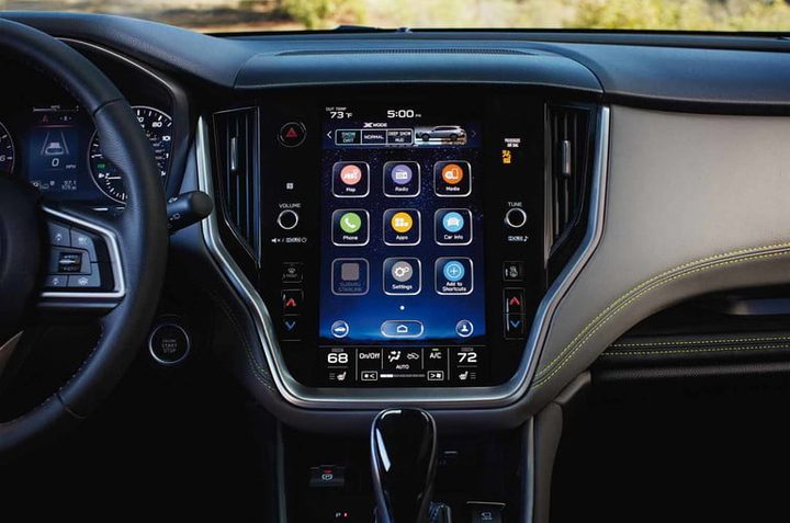 Pantalla y tablero de Subaru Outback para comparar Subaru Outback vs. Subaru Forester