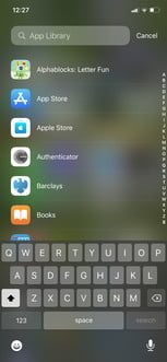 Opción de busqueda en Pantalla de inicio de iPhone para aprender a usar la app Library en iOS 14
