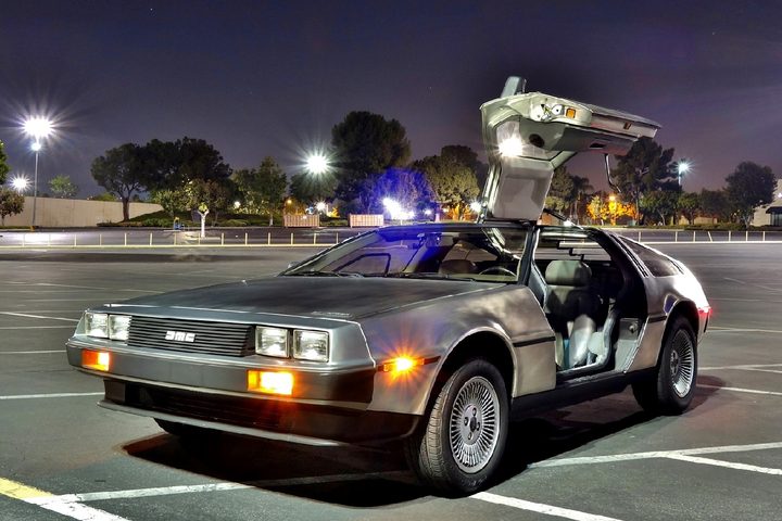 Un auto Delorean