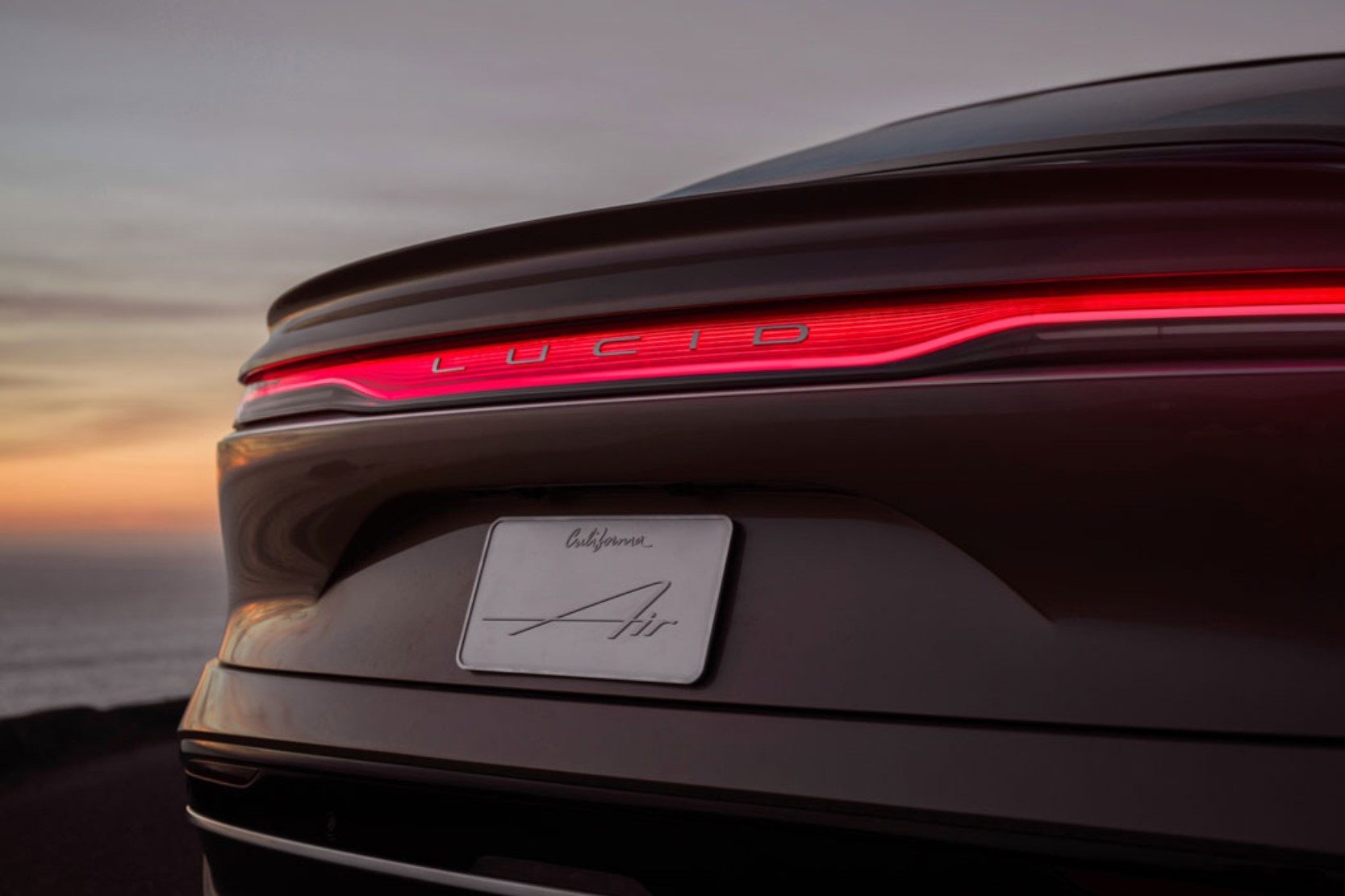 Lucid anunció para 2021 su potentado sedán eléctrico Air