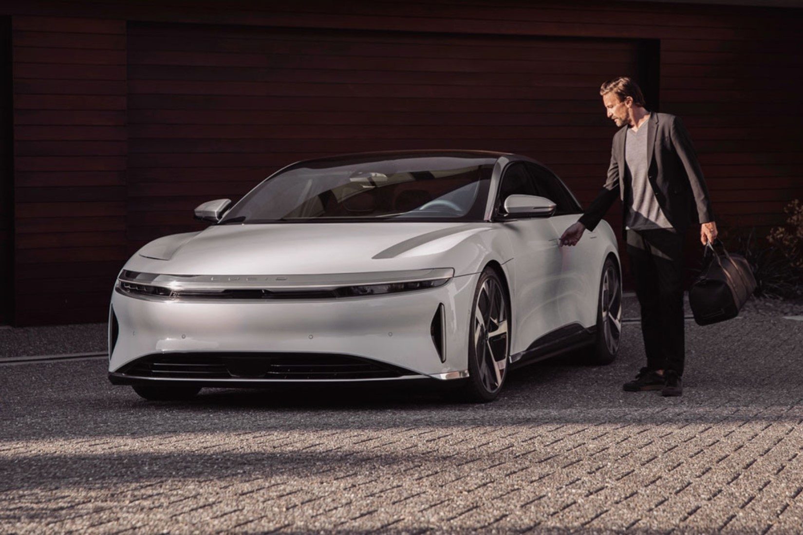 Lucid anunció para 2021 su potentado sedán eléctrico Air