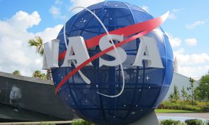 La imagen muestra el logo de la NASA.