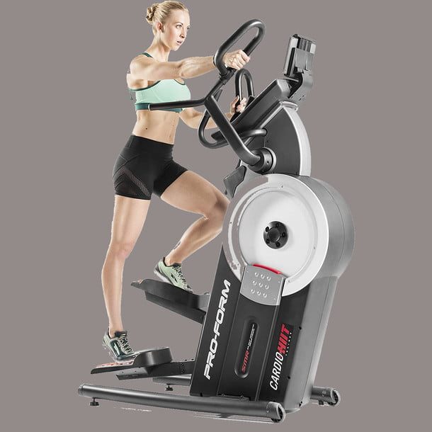 una mujer corriendo bicicleta