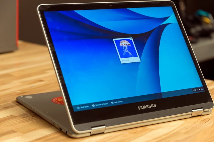 Samsung Chromebook Pro modo invertido mostrando la pantalla, para el comparativo de Google Pixelbook vs. Samsung Chromebook Pro