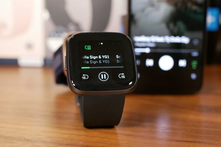 Reloj inteligente Versa 3 para comparativo Fitbit Versa 3 vs. Fitbit Versa 2