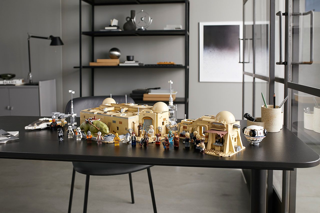 lego cantina mos eisley star wars lifestyle 03