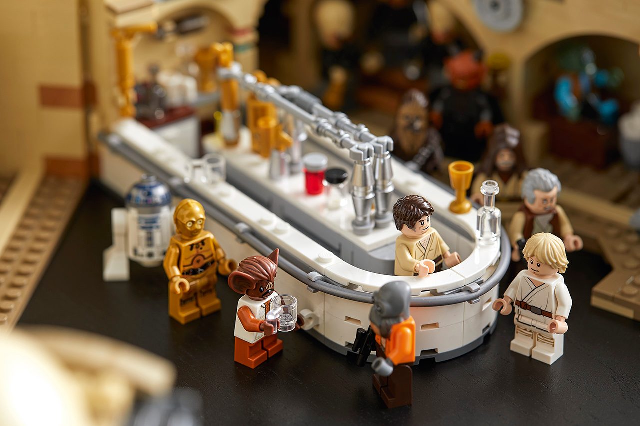 lego cantina mos eisley star wars lifestyle 06