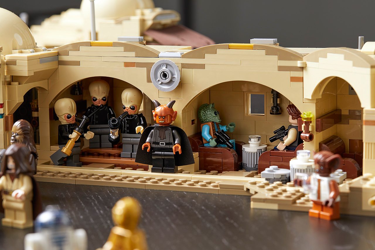 lego cantina mos eisley star wars lifestyle 07