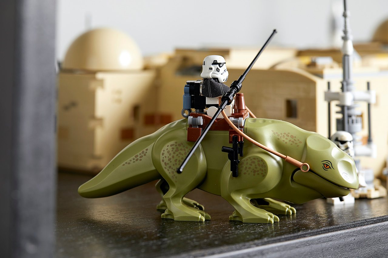 lego cantina mos eisley star wars lifestyle 09
