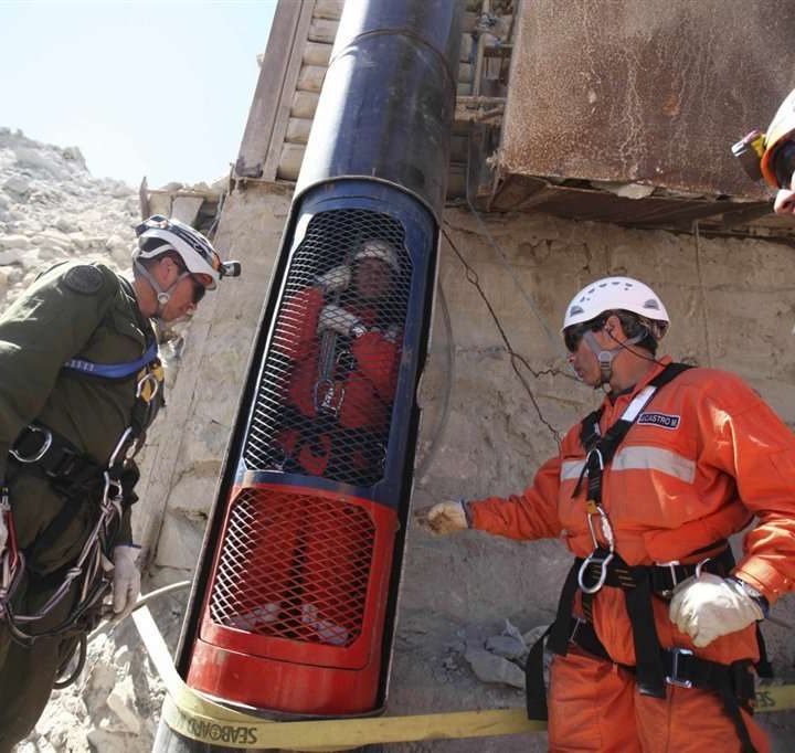 La imagen muestra una de las cápsulas que participó en el rescate de los mineros chilenos.