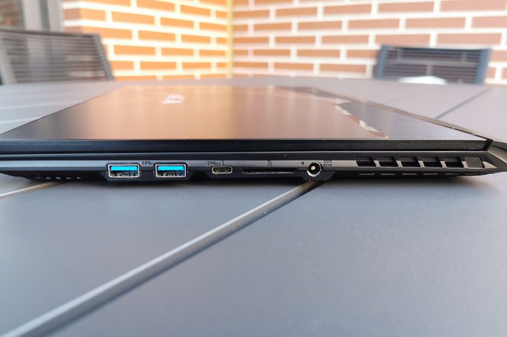 Gigabyte Aero 15 OLED profile