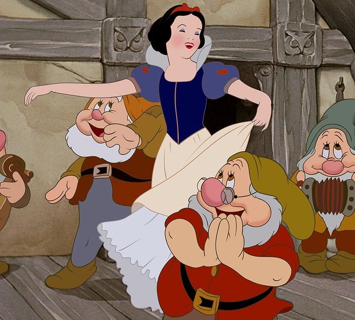 El actor Peter Dinklage dispara contra Disney y su remake de Blancanieves, por lo que la película podría presentar a la princesa sin enanos.