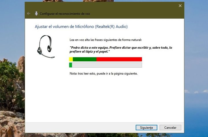 Pantalla de configuración de micrófono para configurar el reconocimiento de voz en Windows 10