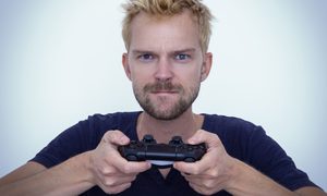 un gamer que necesita saber qué es VSync para configurarlo