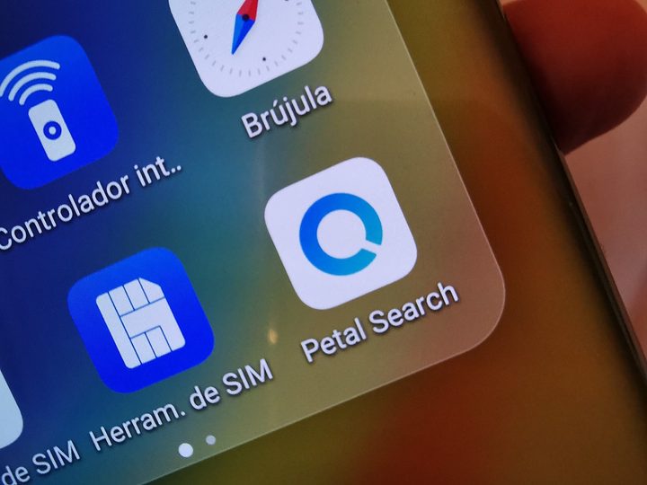 icono de la aplicación Petal Search en un teléfono Huawei Mate 40 Pro