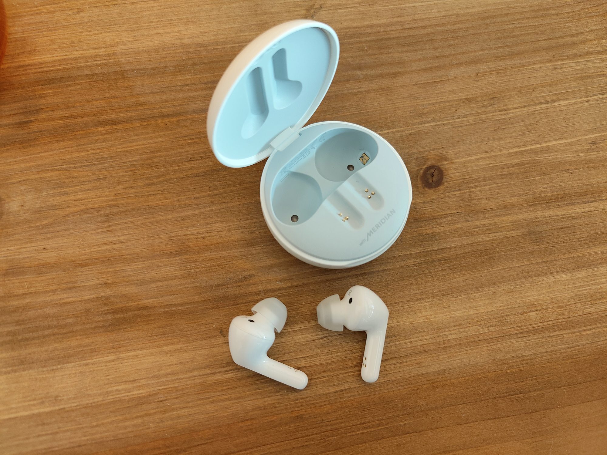 revision lg tone free