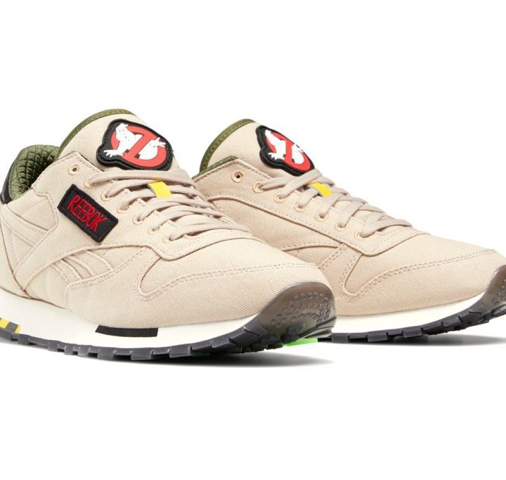 La imagen muestra una zapatilla de Reebok sobre Los Cazafantasmas.