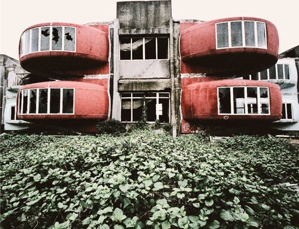 La imagen muestra las casas en forma de OVNI de Shanzi.