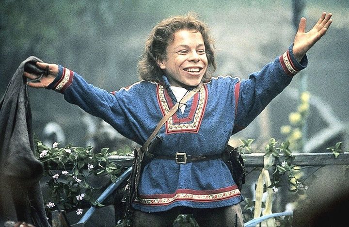 La imagen muestra una escena de la clásica película Willow.