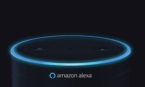 La imagen muestra el asistente Alexa de Amazon.