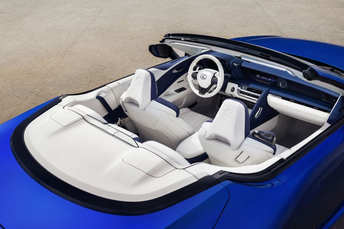 Vista superior de Lexus LC 500 descapotable