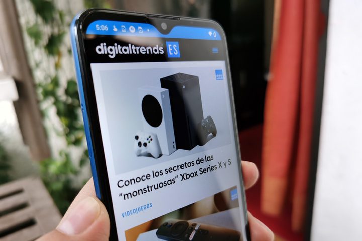 Detalle de la pantalla del Moto E7 Plus