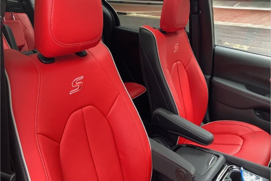 Asientos en rojo de Nueva Chrysler Pacifica 2021