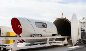 La imagen muestra la cápsula XP-2 de Virgin Hyperloop.