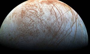 La imagen muestra la luna Europa de Júpiter.