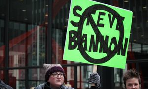 Carteles contra Steve Bannon