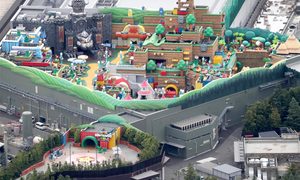 La imagen muestra las construcciones del Super Nintendo World, en Osaka, Japón.