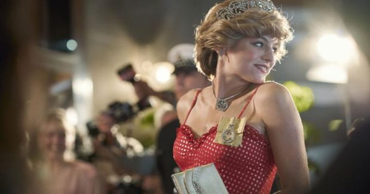 La imagen muestra una escena de la serie The Crown, de Netflix.