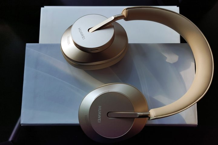 Audífonos Huawei Freebuds Studio en primer plano