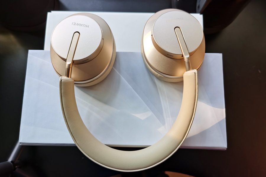 Audífonos Huawei Freebuds Studio en primer plano