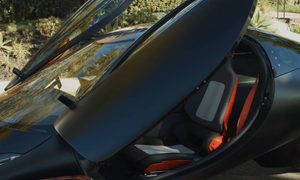 Aptera, un auto eléctrico con paneles solares que no requiere enchufarse a la corriente