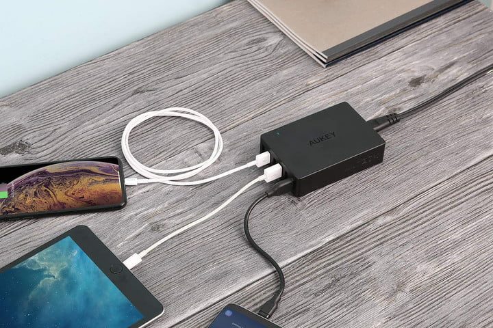 Aukey USB Charging Station, uno de los mejores cargadores USB de escritorio