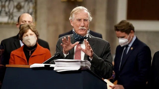 La imagen muestra al senador del estado de Maine, Angus King.