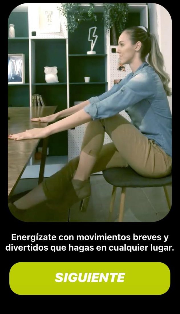 Mujer en una silla usando Wakeout¡