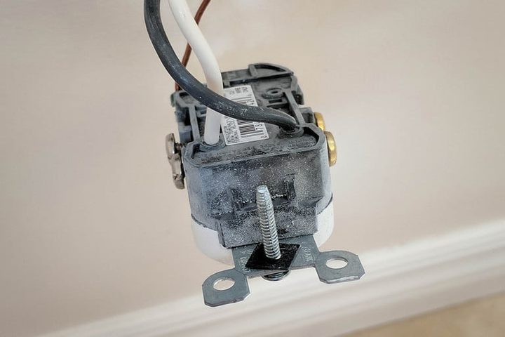 Cables conectadora a la toma de corriente antigua