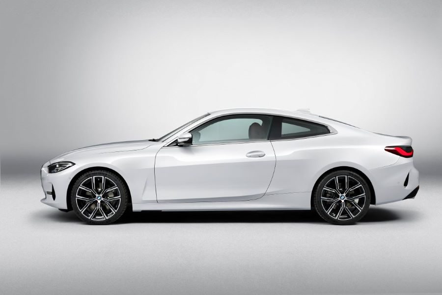 BMW 430i Coup&eacute; visto de lado