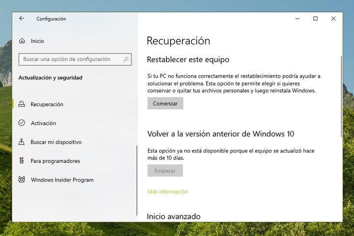 Pantalla de configuración para restaurar tu computadora con Windows 10